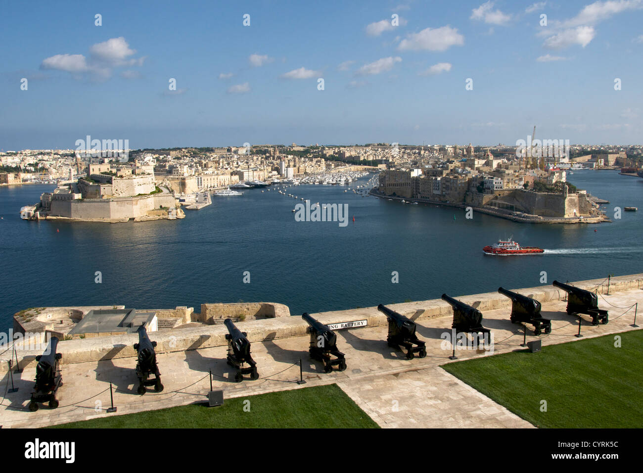Begrüssende Batterie und Grand Harbour Valletta Malta Stockfoto