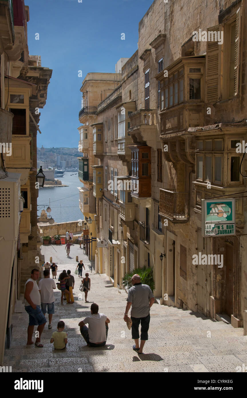 St. John's Street und Grand Harbour Valletta Malta Stockfoto