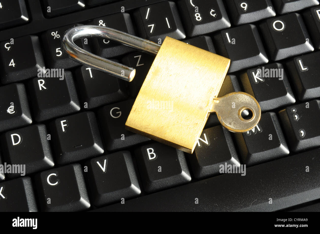 sicheres Online-Banking oder Internet-Firewall-Konzept mit Vorhängeschloss und Tastatur Stockfoto