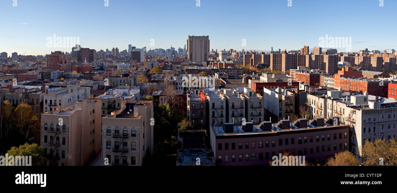 Harlem und New York City wie gesehen von der 135th Street Stockfoto
