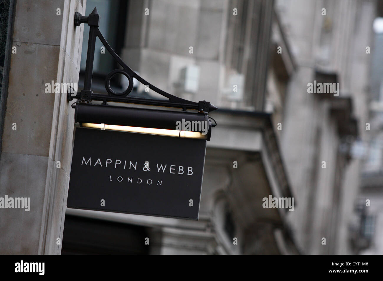 Eine hängende Zeichen für den Mappin & Webb-Store in der Regent Street London Stockfoto
