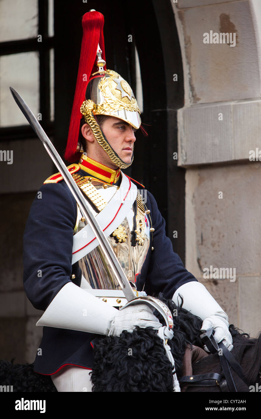 Berittene Soldaten der Horse Guards im Dienst am Whitehall, London England, UK Stockfoto