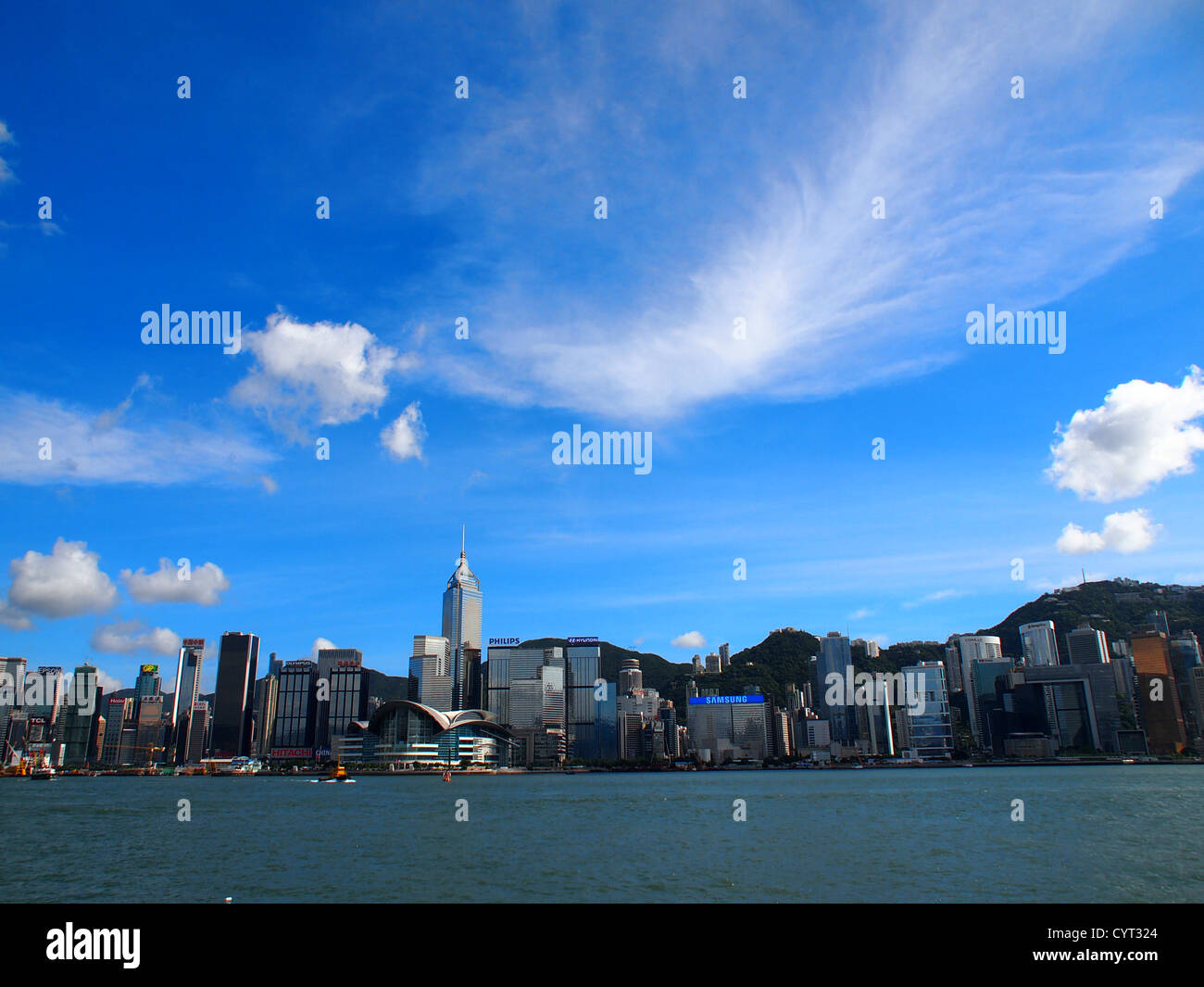 Hong Kong Skyline in der Tageszeit, zu schießen, von Tsim Sha Tsui Stockfoto