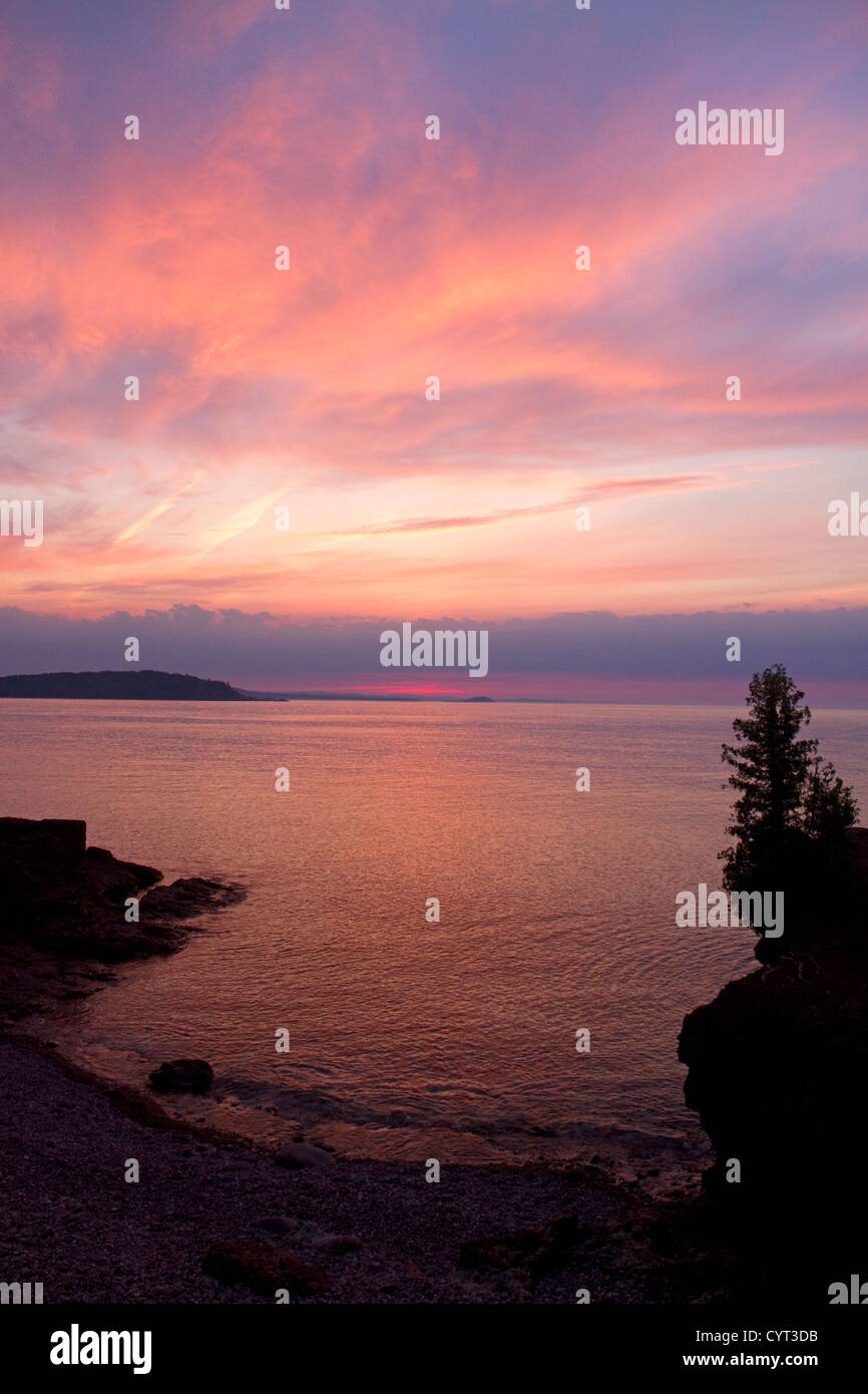 Sonnenuntergang am Lake Superior in Marquette, Michigan, USA. Stockfoto