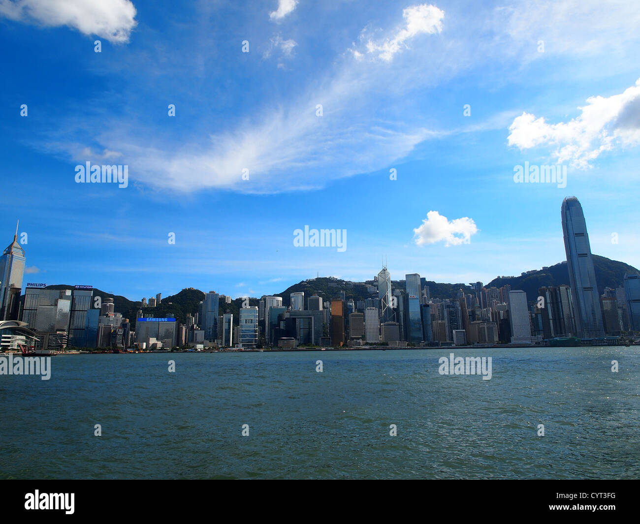 Hong Kong Skyline in der Tageszeit, zu schießen, von Tsim Sha Tsui Stockfoto