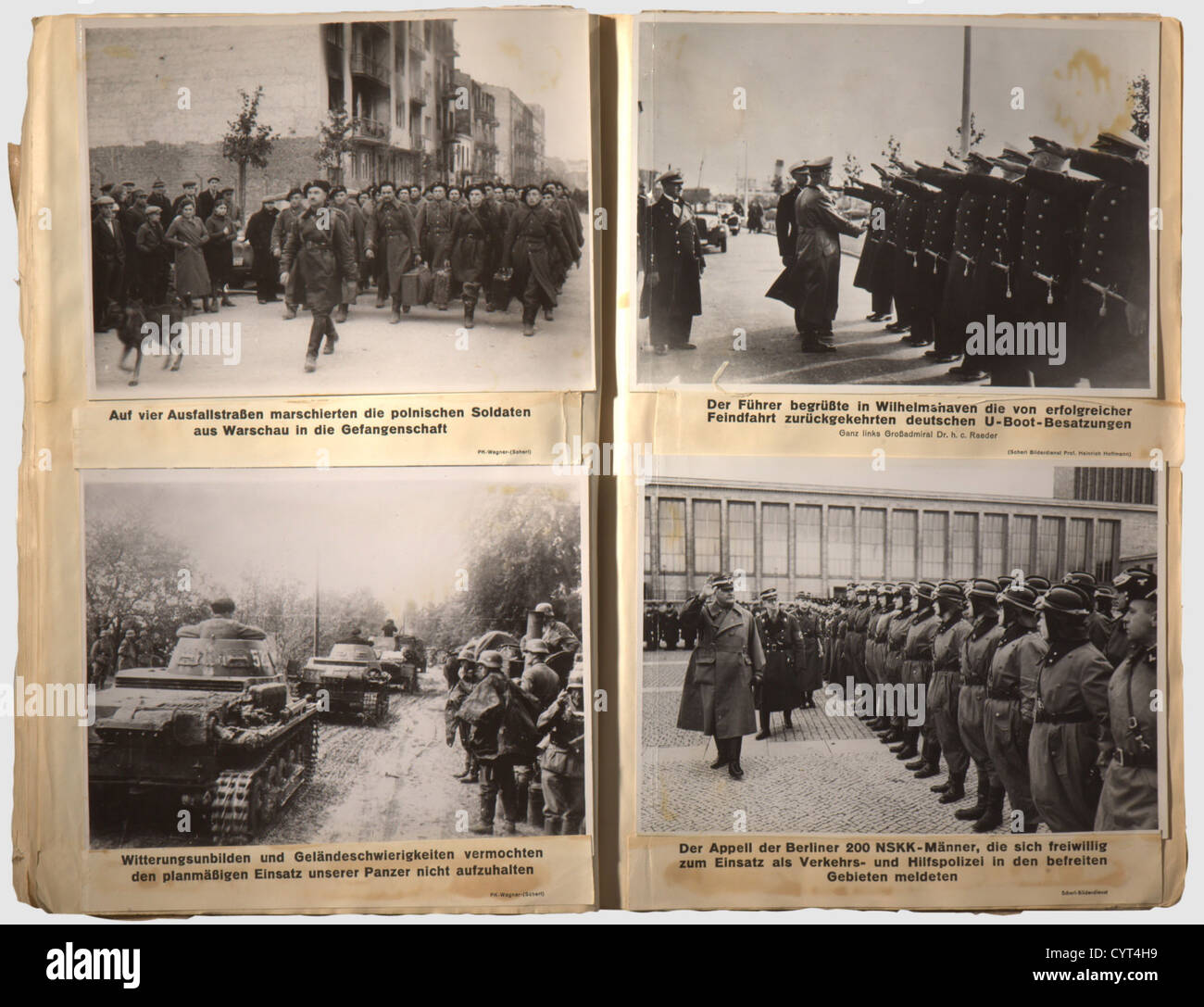 Vier Fotoalben einer Fotoagentur im 3. Reich,großformatige Bilder mit Beschreibungen vier großformatige Fotoalben (30 x 43 cm) mit insgesamt ca. 730 Pressefotos von hervorragender Qualität, meist in 18 x 24 cm Größe, eingeklebt und kommentiert. Sehr beeindruckende Fotos aus der Zeit des Dritten Reiches, mit politischen, militärischen (Kampagnen gegen Polen, Frankreich, etc.), Kunst, Sport und Film-Bilder. Inspektion empfohlen. Eine interessante Gruppierung mit hochwertigen Fotos,historisch,historisch,Menschen,1930er,20th century,NS,Nationalsozialismus,Nationalsozialismus,T,Zusatzrechte-Clearences-nicht verfügbar Stockfoto