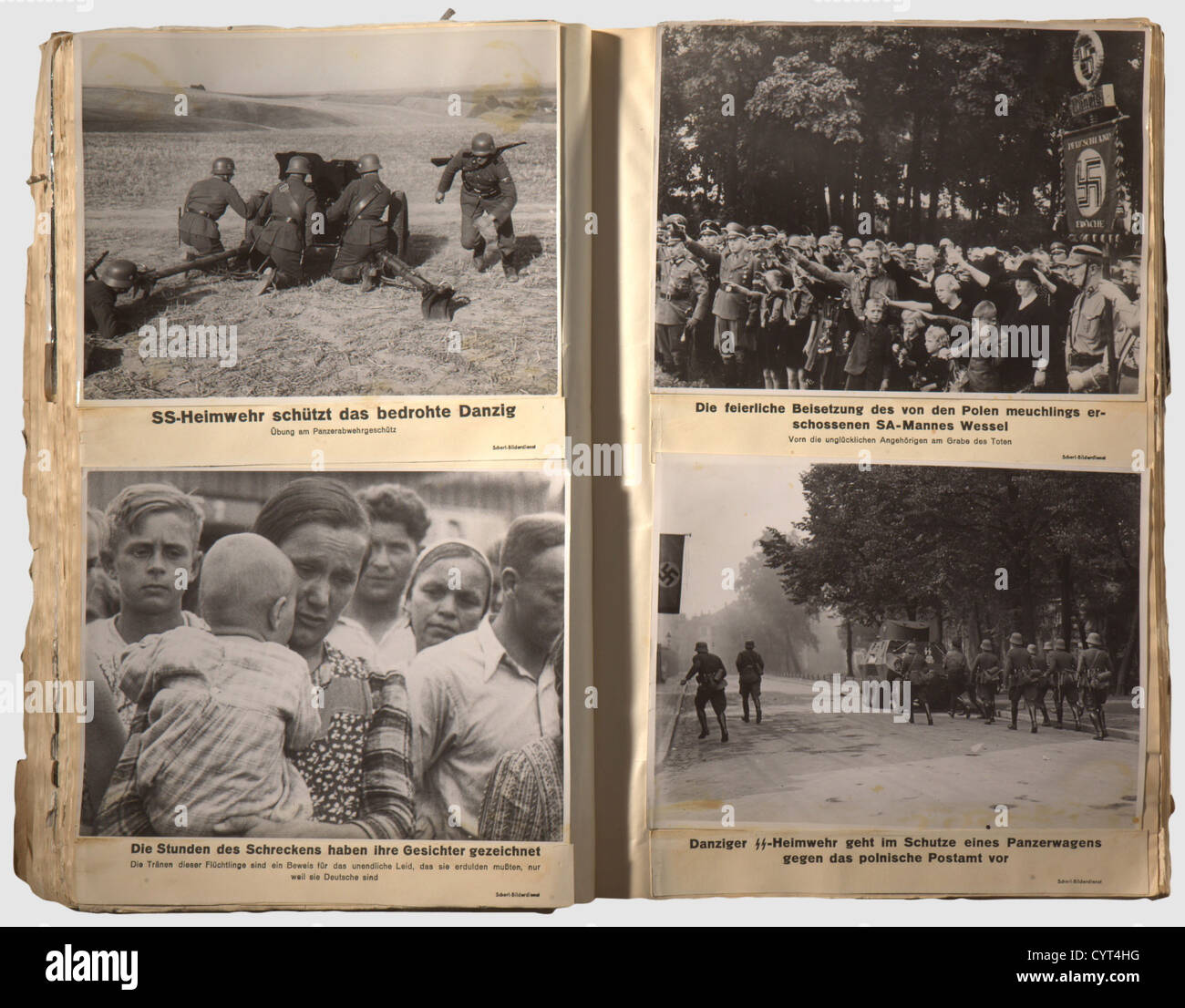 Vier Fotoalben einer Fotoagentur im 3. Reich,großformatige Bilder mit Beschreibungen vier großformatige Fotoalben (30 x 43 cm) mit insgesamt ca. 730 Pressefotos von hervorragender Qualität, meist in 18 x 24 cm Größe, eingeklebt und kommentiert. Sehr beeindruckende Fotos aus der Zeit des Dritten Reiches, mit politischen, militärischen (Kampagnen gegen Polen, Frankreich, etc.), Kunst, Sport und Film-Bilder. Inspektion empfohlen. Eine interessante Gruppierung mit hochwertigen Fotos,historisch,historisch,Menschen,1930er,20th century,NS,Nationalsozialismus,Nationalsozialismus,T,Zusatzrechte-Clearences-nicht verfügbar Stockfoto