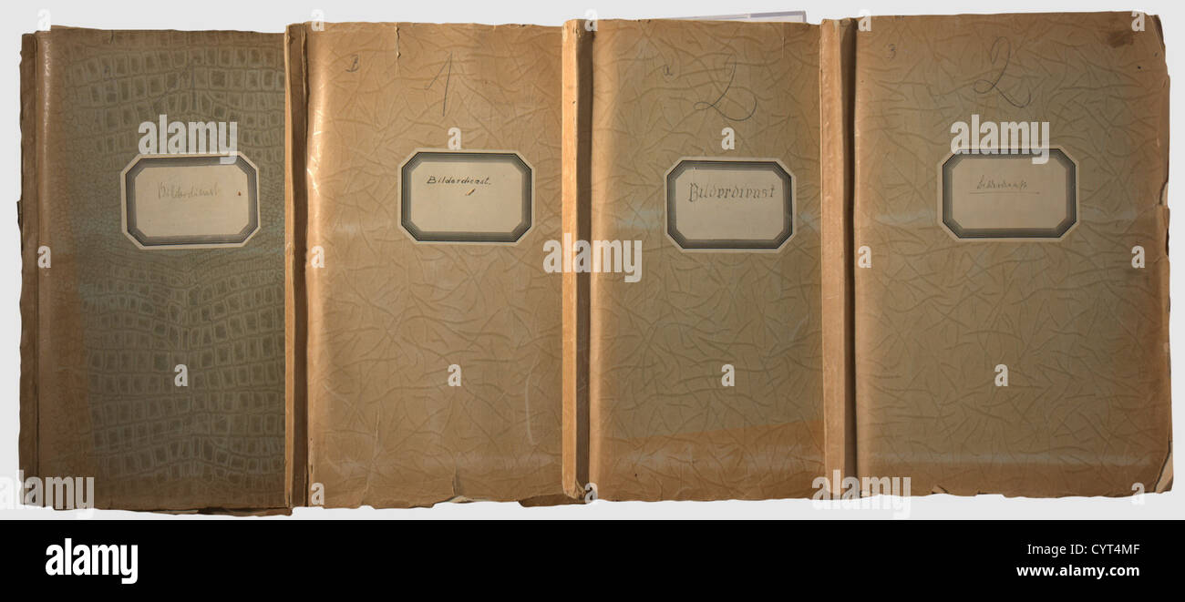 Vier Fotoalben einer Fotoagentur im 3. Reich,großformatige Bilder mit Beschreibungen vier großformatige Fotoalben (30 x 43 cm) mit insgesamt ca. 730 Pressefotos von hervorragender Qualität, meist in 18 x 24 cm Größe, eingeklebt und kommentiert. Sehr beeindruckende Fotos aus der Zeit des Dritten Reiches, mit politischen, militärischen (Kampagnen gegen Polen, Frankreich, etc.), Kunst, Sport und Film-Bilder. Inspektion empfohlen. Eine interessante Gruppierung mit Qualitätsfotos,historisch,1930er,1930er,20th century,NS,Nationalsozialismus,Nationalsozialismus,Th,Zusatzrechte-Clearences-nicht verfügbar Stockfoto