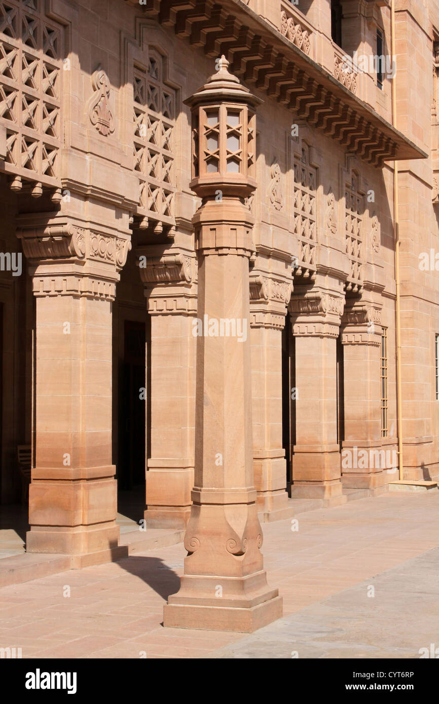 Lampe Pol im Hof der Umaid Bhavan Palace Jodhpur Indien Stockfoto