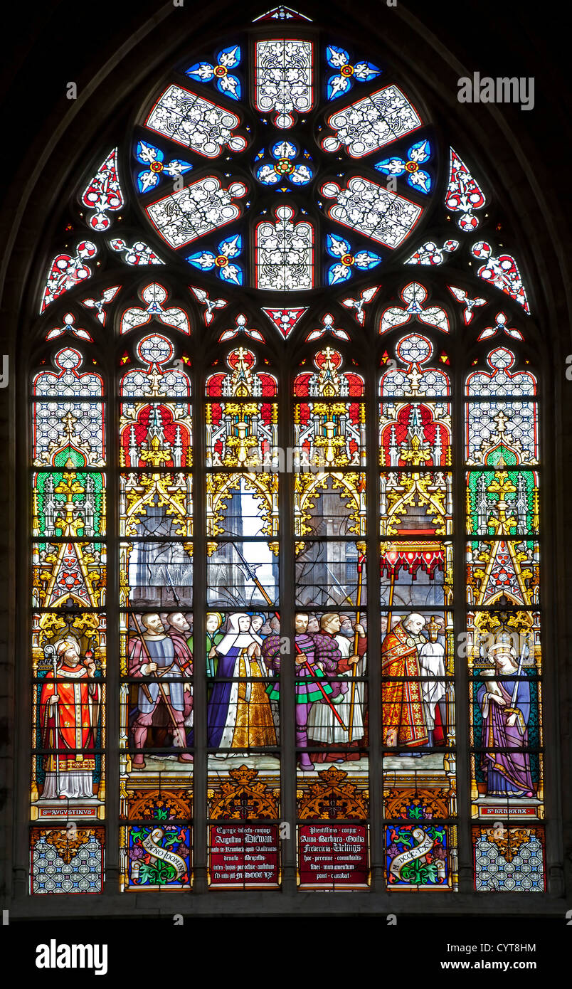 Brüssel - Juni 22: Fensterscheibe in St. Michael und St. Gudula Kathedrale von j.b. Capronnier aus 19. Jahrhundert Stockfoto