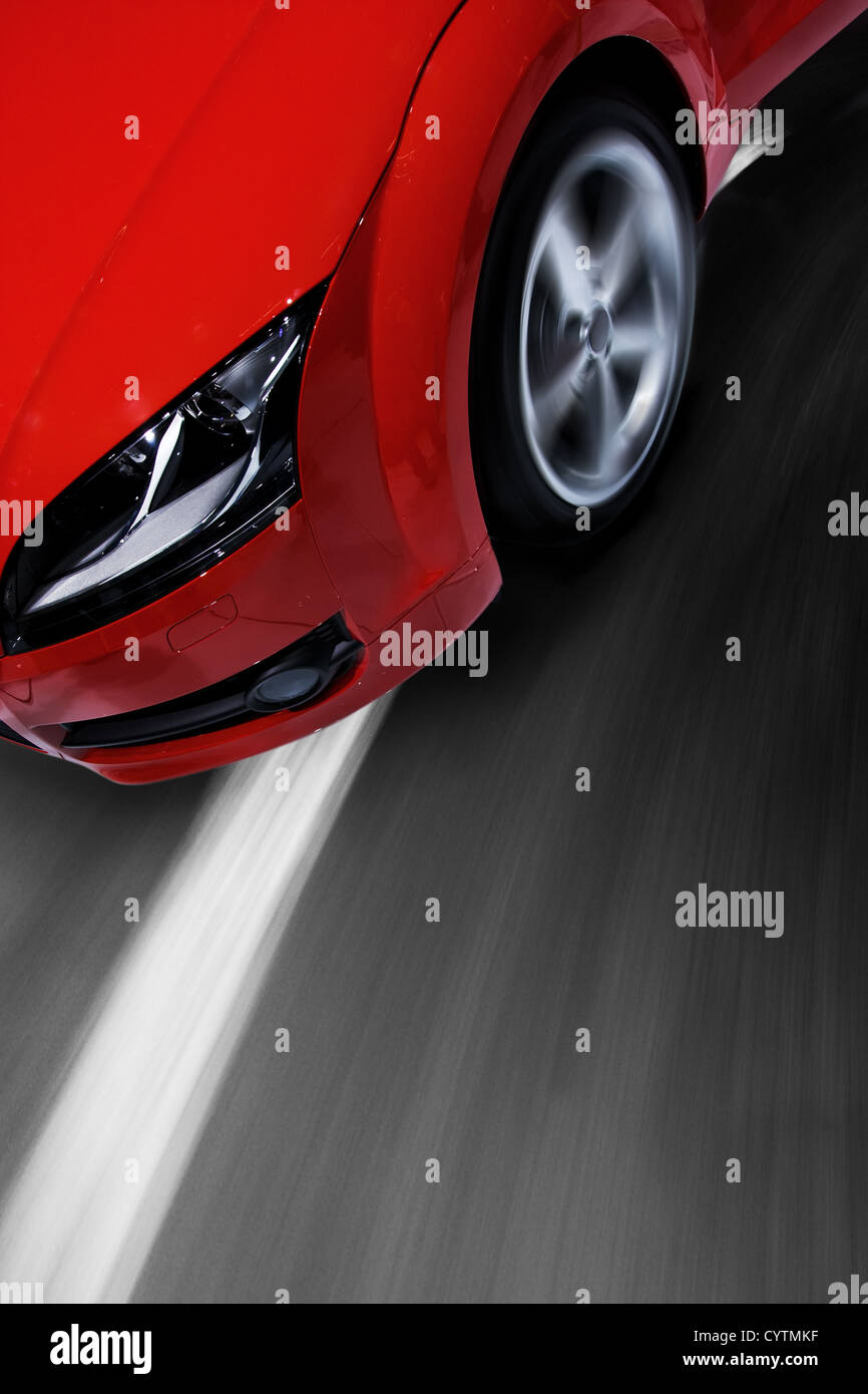 Schnelle Sportwagen mit Bewegungsunschärfe verschieben und Zoomen Wirkung Stockfoto