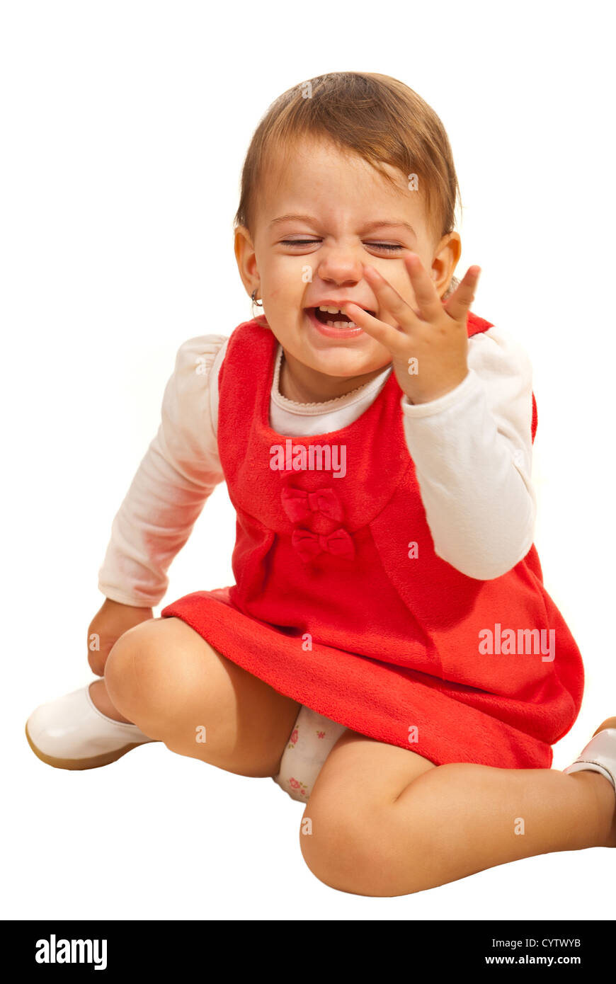 Kleinkind Mädchen sitzen und laut lachen und, in Bewegung isoliert auf weißem Hintergrund Stockfoto