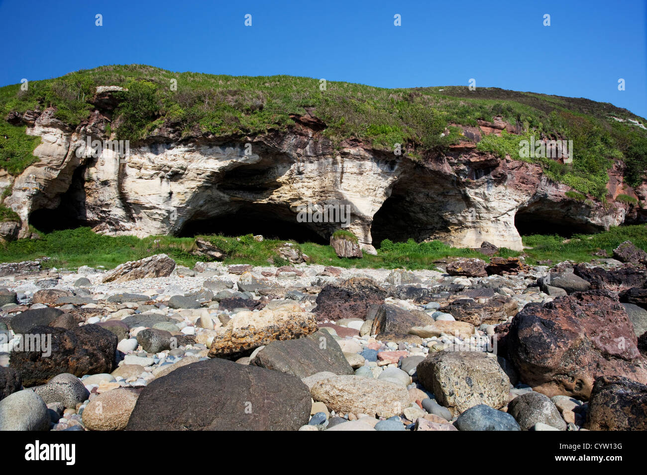 Blick auf Kings Cave, Drumadoon in der Nähe von Blackwaterfoot, Isle of Arran, Scotland, UK Stockfoto