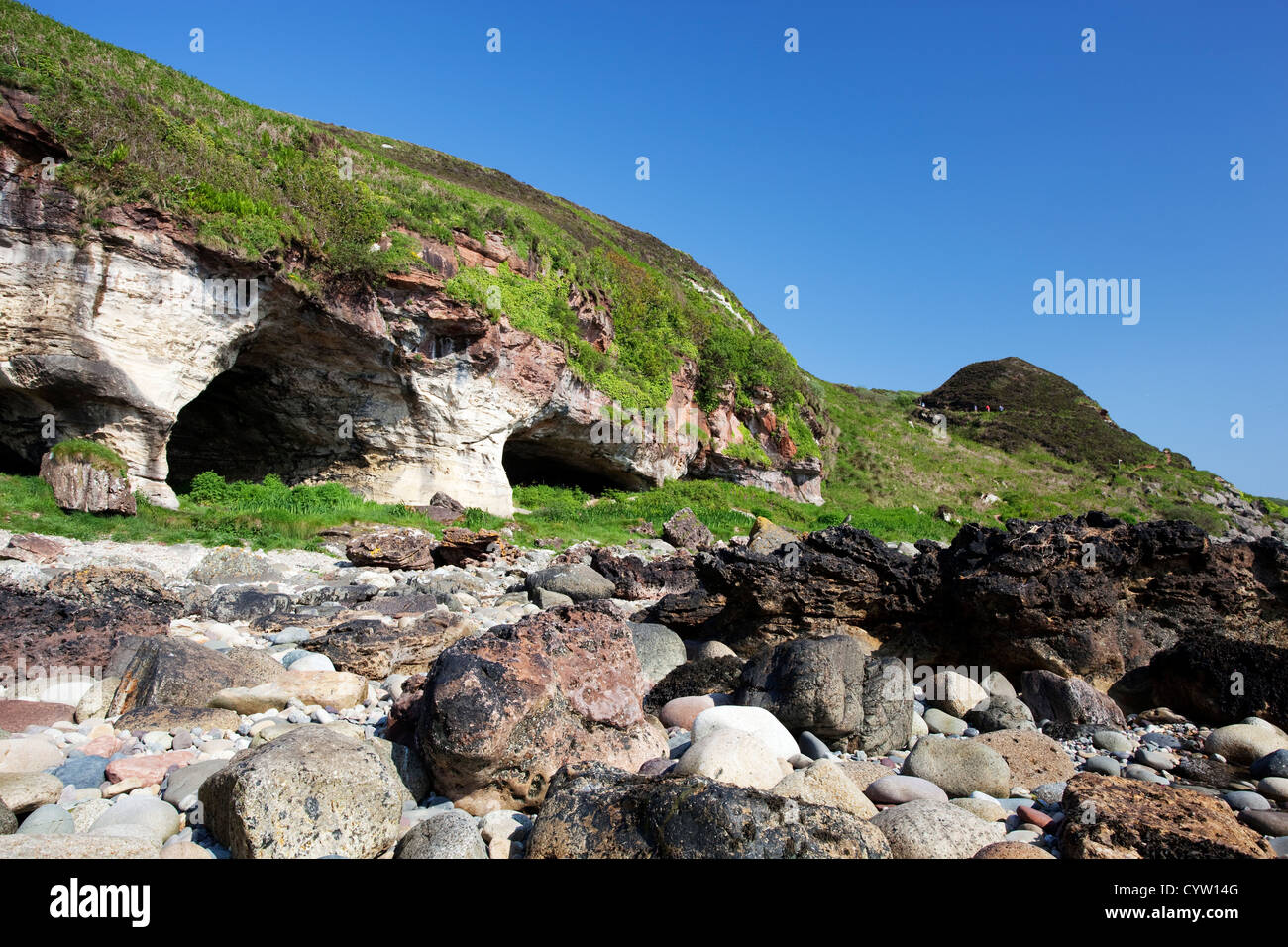 Blick auf Kings Cave, Drumadoon in der Nähe von Blackwaterfoot, Isle of Arran, Scotland, UK Stockfoto