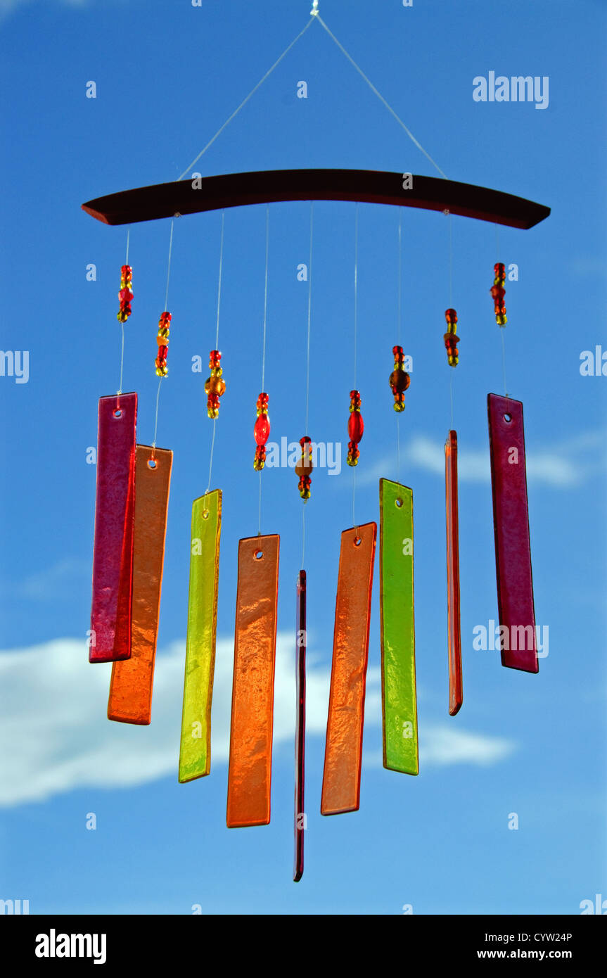 Ein Windspiel aus Glas, Perlen und bunten Farben gemacht Stockfoto
