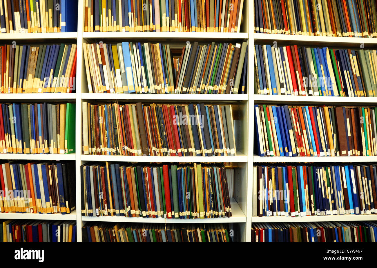 Bücherregal oder Buch-Regal in einer Universitätsbibliothek Stockfoto