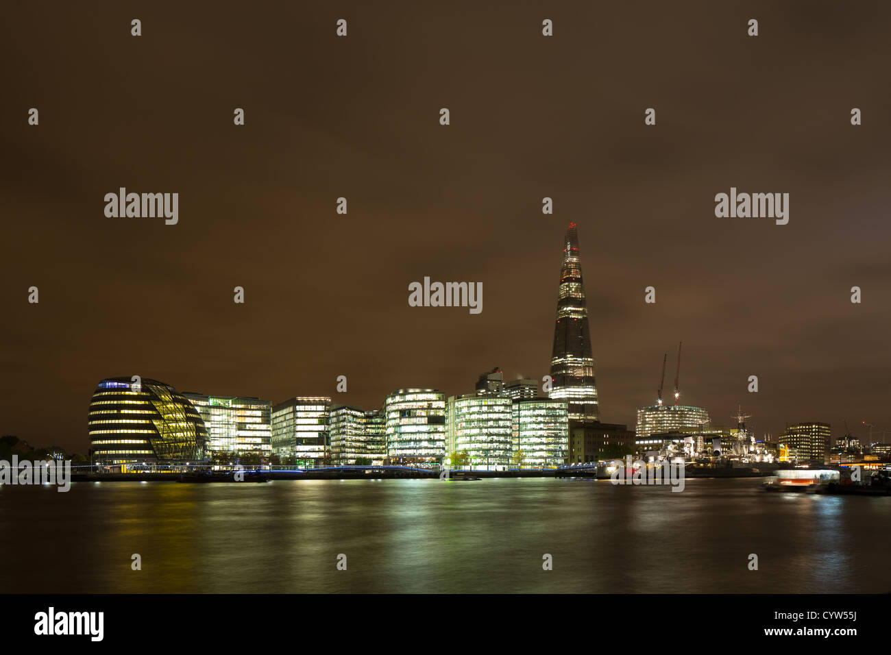 London Assembly und The Shard in der Nacht Stockfoto