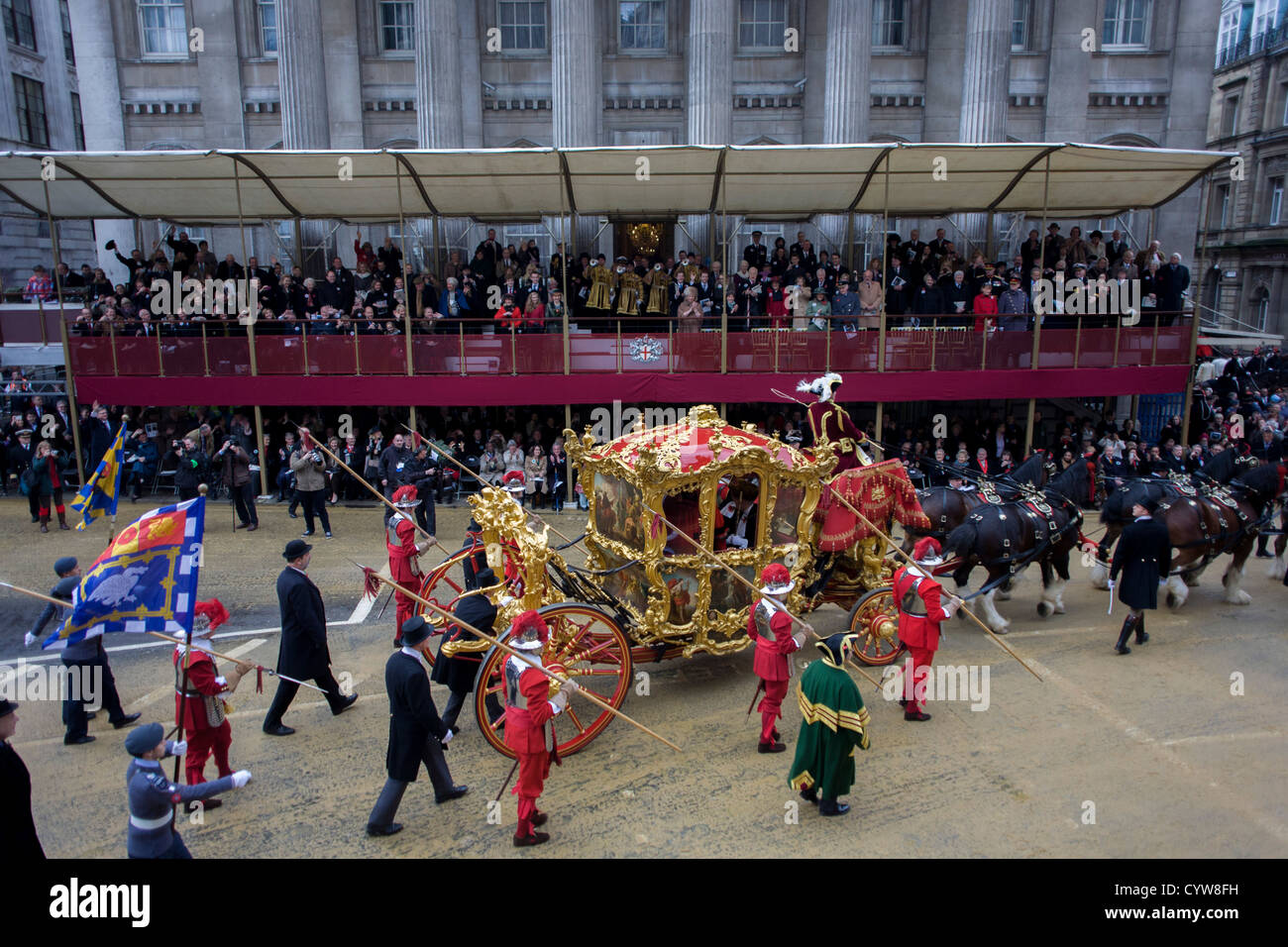 Der Oberbürgermeister Schlitten kommt im Mansion House während des Oberbürgermeisters Show in der Londoner City. Stockfoto