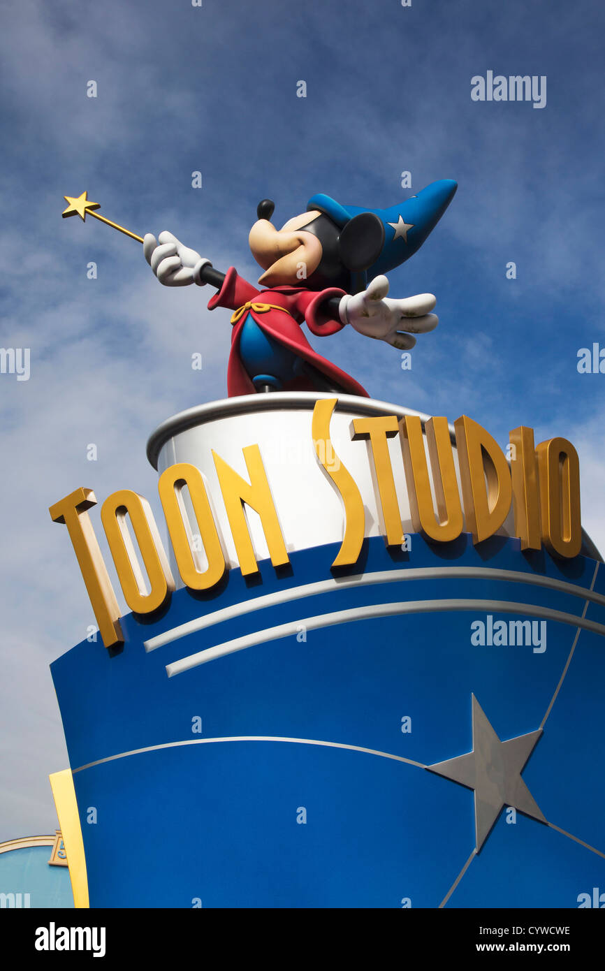 Toon Studio Mickey-Mouse-Statue im Disneyland Paris Stockfoto