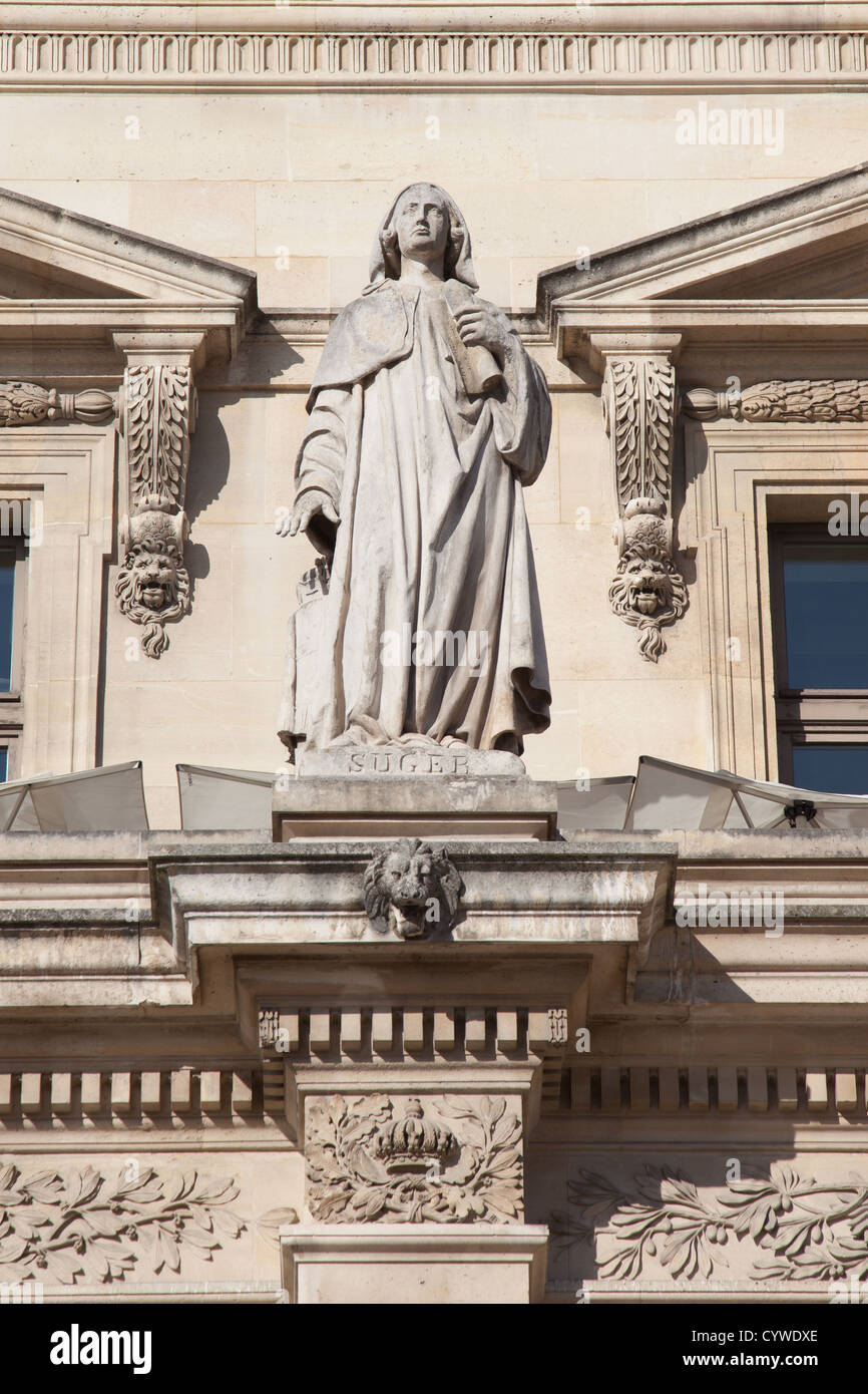 Statue von Suger, Abbé de Saint-Denis (c1081 – 1151), französischer Abt, Staatsmann und Mäzen der gotischen Architektur. Stockfoto