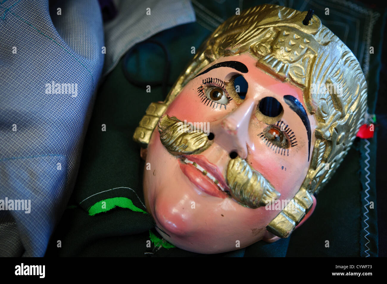 CHICHICASTENANGO, Guatemala - Historische Masken für Feste und Feiern in Chichicastengo verwendet. Die Stadt ist berühmt für seine Masken, die eine Kombination von indigenen Zeichen darstellen sowie katholischen Heiligen und die spanischen Eroberer geworden. Chichicastenango ist eine indigene Maya Stadt im guatemaltekischen Hochland ca. 90 Meilen nordwestlich von Guatemala City und auf einer Höhe von fast 6.500 Metern. Es ist berühmt für seine Märkte Sonntags und Donnerstags. Stockfoto