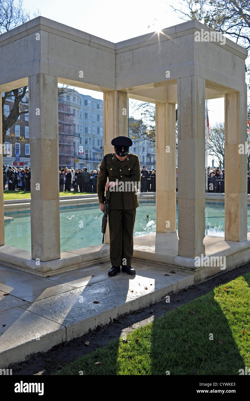 Brighton, Sussex UK bilden 11. November 2012 - Mitglieder der 56 Signal Squadron der Ehrengarde bei dem Akt des Gedenkens Stockfoto