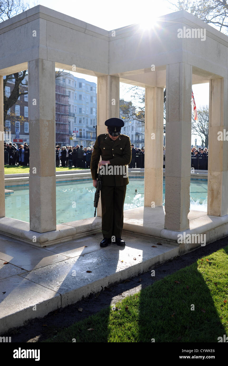 Brighton, Sussex UK bilden 11. November 2012 - Mitglieder der 56 Signal Squadron der Ehrengarde bei dem Akt des Gedenkens Stockfoto