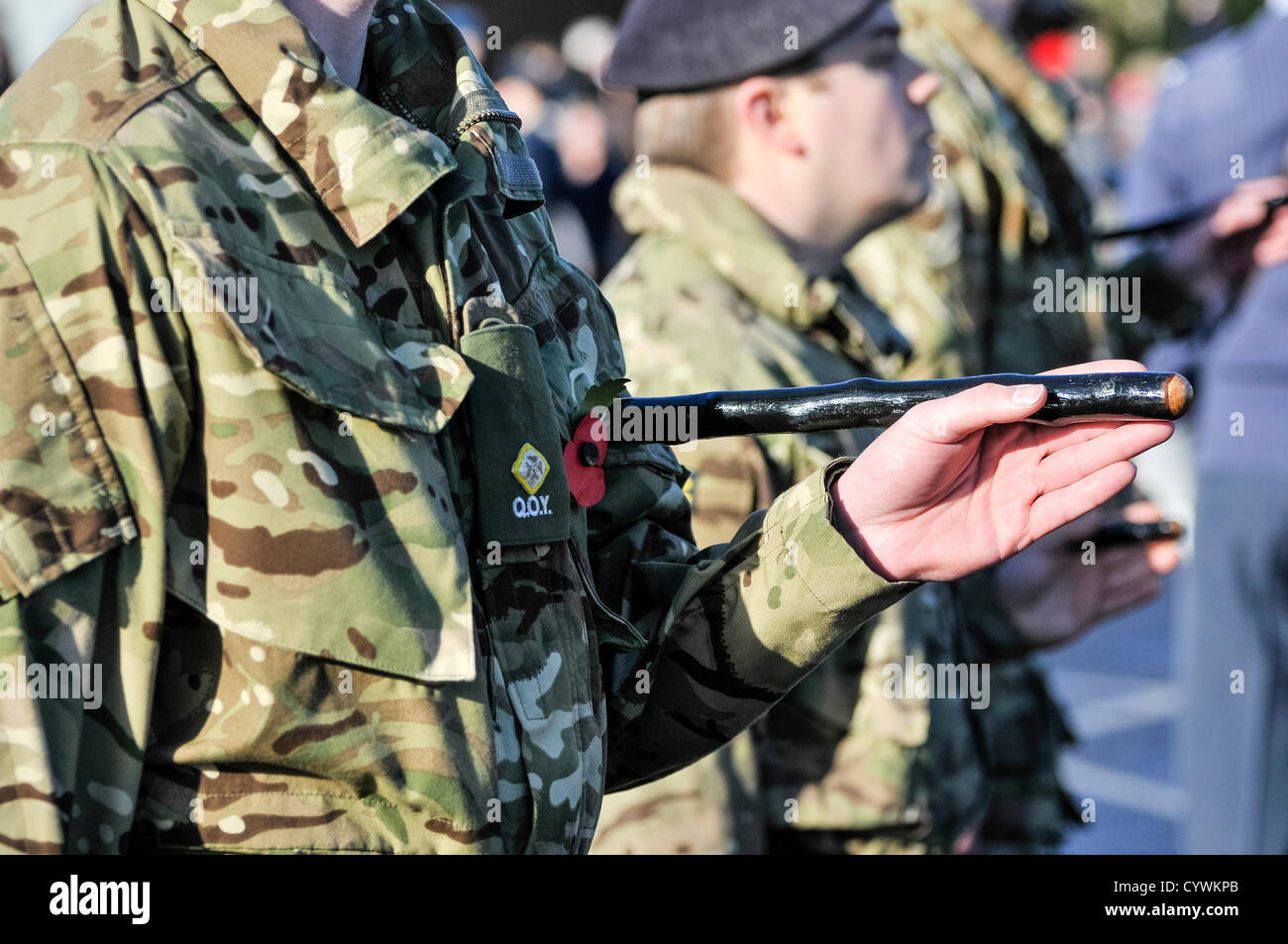 Sonntag, 11. November 2012, Carrickfergus, Nordirland.  Mitglieder der Royal British Legion, Portion Streitkräfte und Veteranen teilnehmen an Gedenken Gottesdienst. Alamy Live-Nachrichten Stockfoto