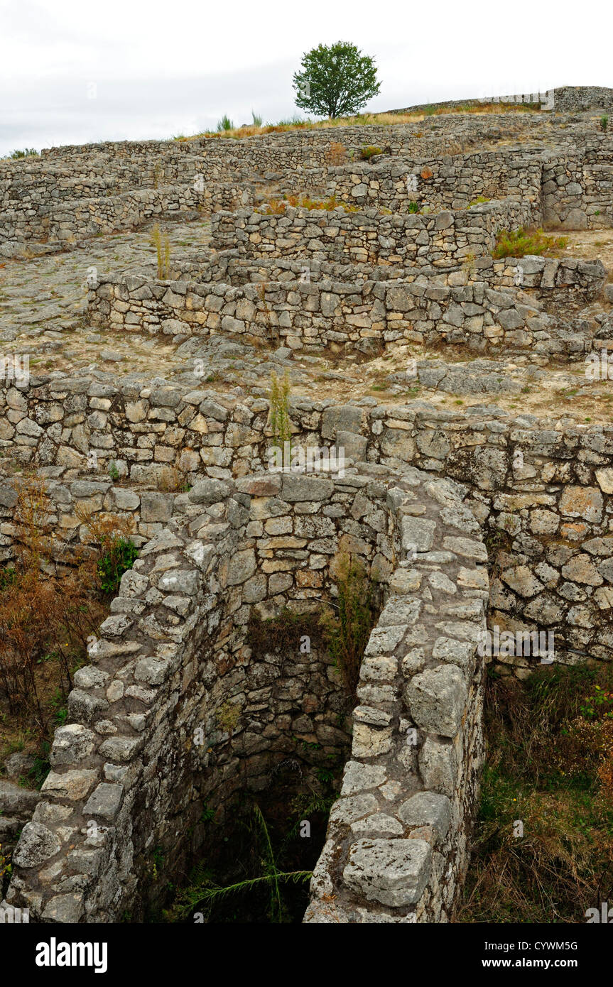 Ruinen der menschlichen Siedlung von Lambrica, der ursprüngliche Name der Castro de San Cibrao de Las. Ourense, Galicien, Spanien. Stockfoto