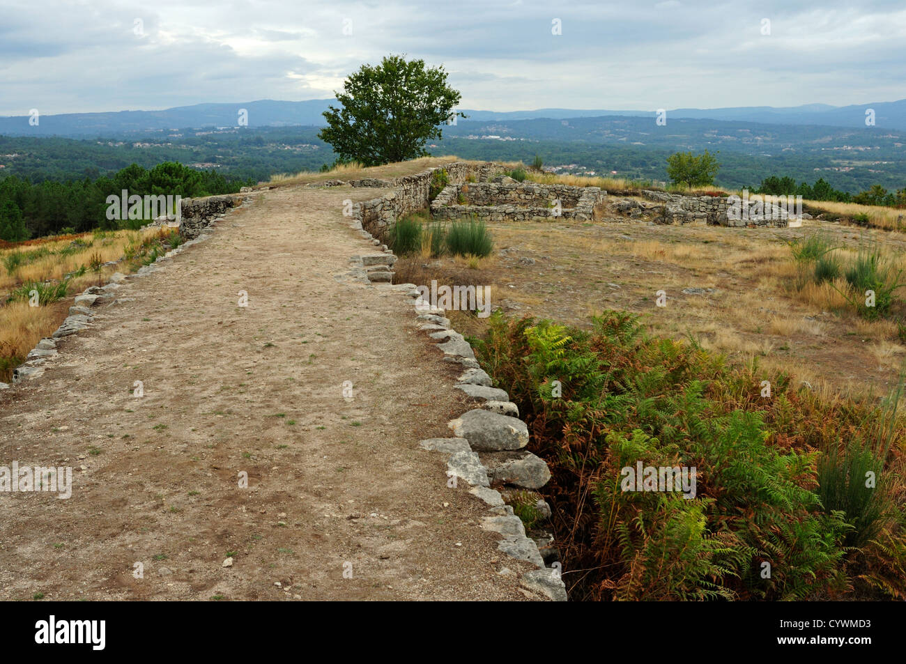 Ruinen der menschlichen Siedlung von Lambrica, der ursprüngliche Name der Castro de San Cibrao de Las. Ourense, Galicien, Spanien. Stockfoto