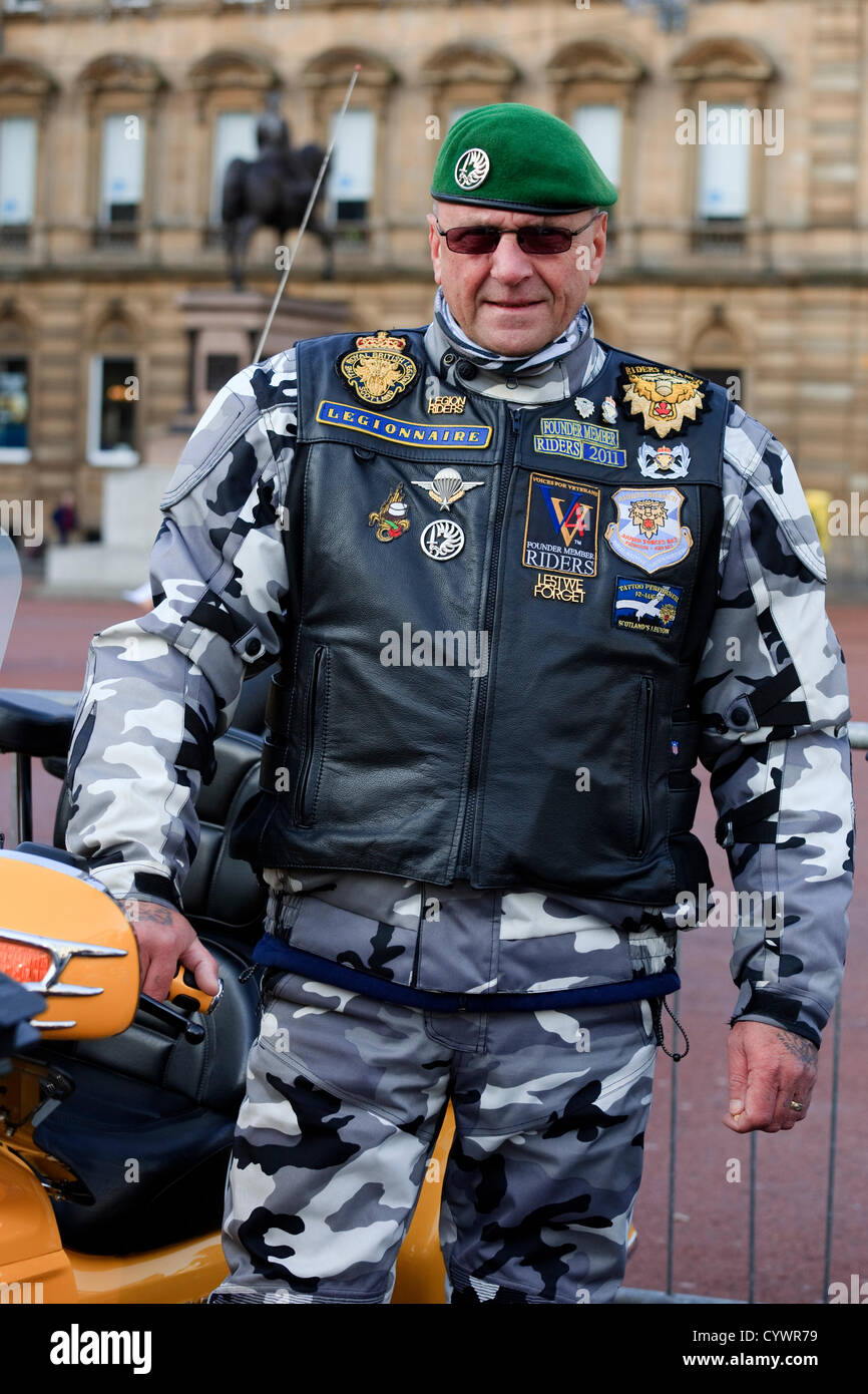 11. November 2012, George Square, Glasgow Schottland. Aufkleber auf die Lederjacke von Mo Solomon, ex-Militär und Mitglied der Royal British Legion Motorradfahrer, Scotland Branch, bei der Remembrance Day parade Stockfoto