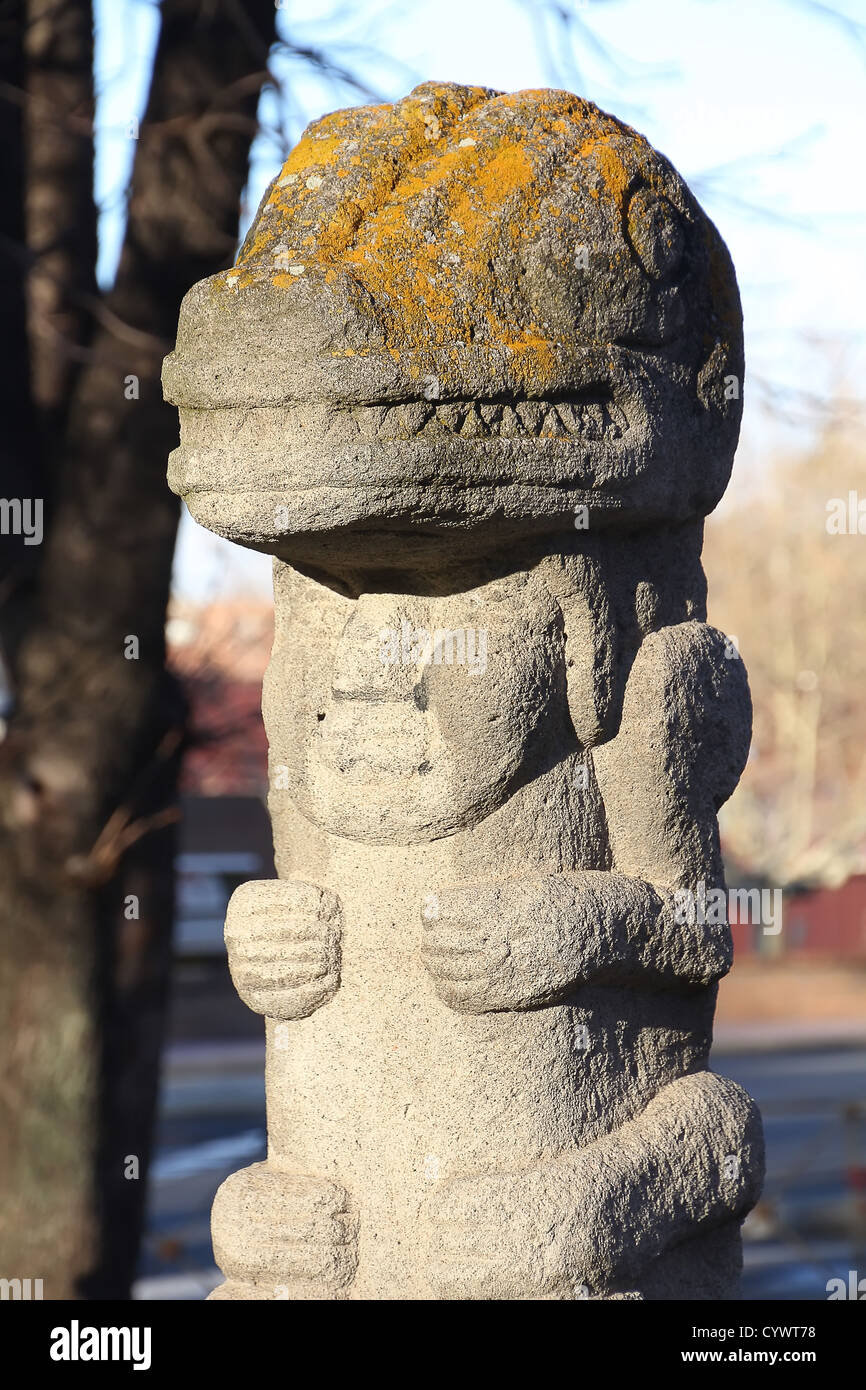 Maya-Figur in Granit gemeißelt Stockfoto