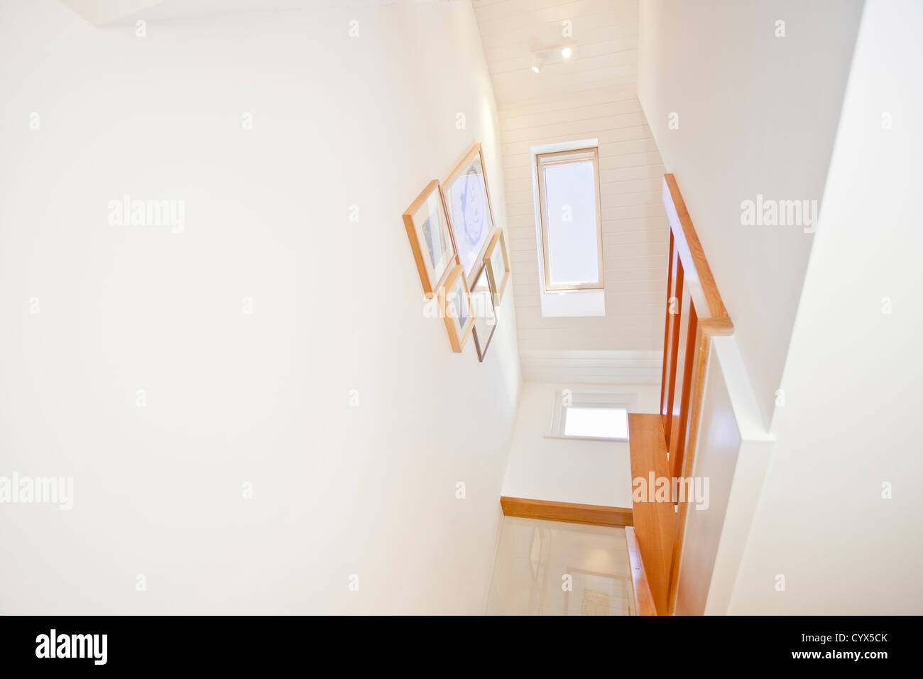 Weiße inländischen Treppenhaus Stockfoto