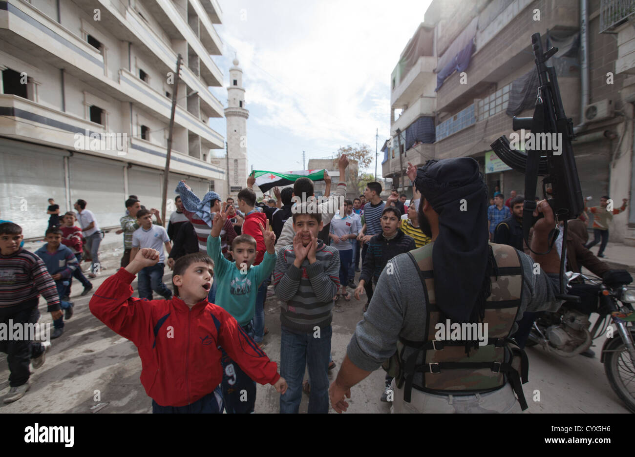 Mitmachen in einem Anti-Assad Straße Protest in Maade. Syrische Armee Mitglieder kostenlos zur Verfügung gestellt Schutz und Unterstützung. Stockfoto
