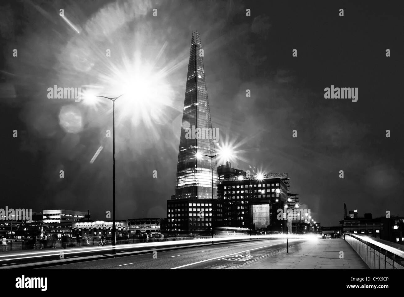 Die Scherbe und London Bridge bei Nacht. London, England, Vereinigtes Königreich Stockfoto