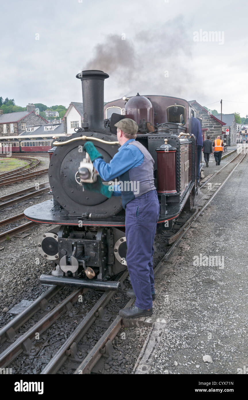 Wales, wieder Eisenbahn Dampflok am Bahnhof von Porthmadog Stockfoto