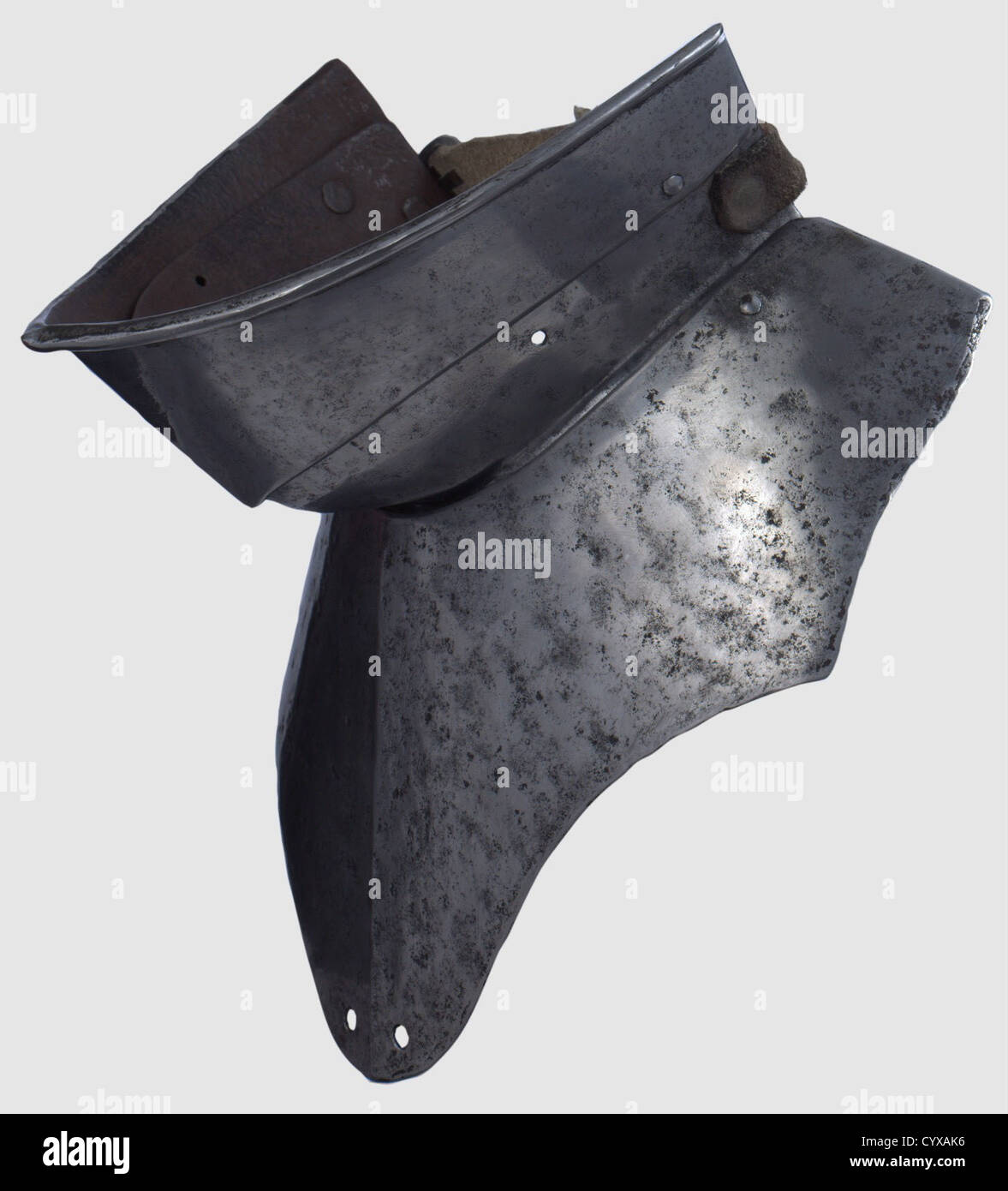 Ein spanischer spätgotischer Bevor, um 1500 Bevor aus zwei Stücken mit federbelasteten Fang. Kantig, unter dem oberen Flansch gedreht. Genieteter Tapering Kragen, die Kragenplatte ein Ersatz. Zwei Befestigungslöcher an der Unterkante. Höhe 22 cm, historisch, historisch, 16. Jahrhundert, Verteidigungswaffen, Waffen, Waffen, Waffen, Arm, Kampfmittel, Objekt, Objekte, Stills, Ausschneiden, Ausschneiden, Ausschneiden, Ausschnitte, Utensil, Ausrüstungsgegenstände, Utensilien, Überzug, Rüstung, Rüstung, Rüstung, reaktive Rüstung, Rüstung, Rüstung, Rüstung, Rüstung, Metall, Zusatzrechte-Clearences-nicht verfügbar Stockfoto