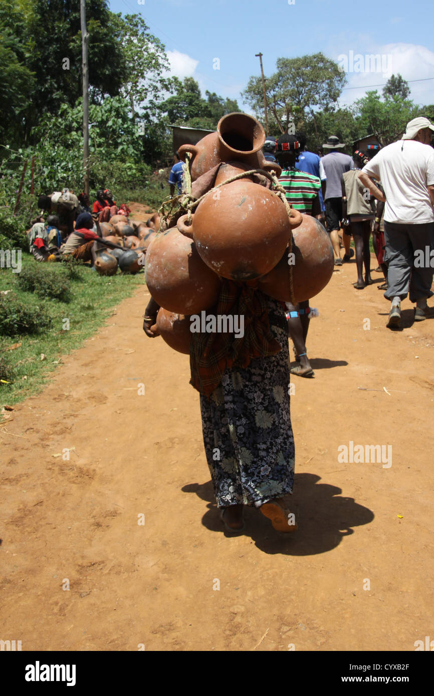 Äthiopien. Omo-Tal, Bana Stamm Markt Terracotta Töpfe Stockfoto