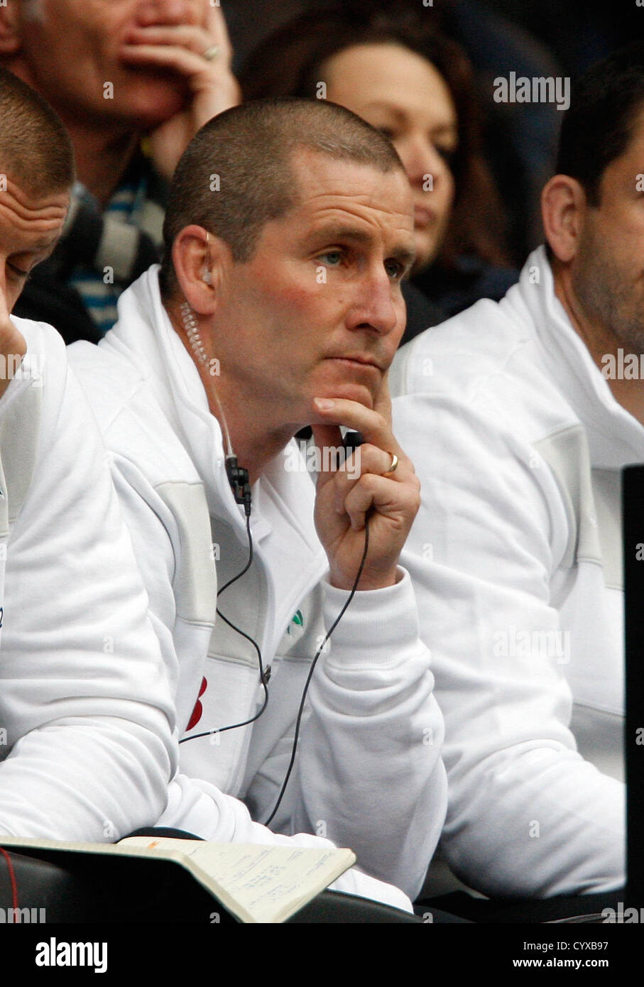 STUART LANCASTER ENGLAND RU CHEFTRAINER TWICKENHAM MIDDLESEX ENGLAND 10. November 2012 Stockfoto