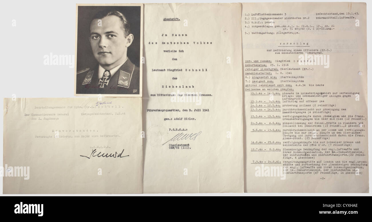 Siegfried schnell (1925-1944), Fotos und Dokumente Postkarte Foto (Röhr, Magdeburg) mit Porträt- und handgeschriebener Tintensignatur "Hptm. Schnell'. Auch der Promotionsvorschlag an Hauptmann (Kapitän) vom "Gefechtsstand, den 15.1.43", eine Kopie des Preisschreibens für die Eiche Geht Auf das Knightïs-Kreuz des Eisenkreuzes vom 9. Juli 1941 zurück sowie die Bewertungsbeilage mit der Billigung seiner Beförderung zum Major, Datum "Korpsgefechtsstand, 2.2.44". Enthalten sind Belege aus Fachliteratur ('Die Ritterkreuzträger'), Personen, 1910er, 1930er, 20er, Stockfoto