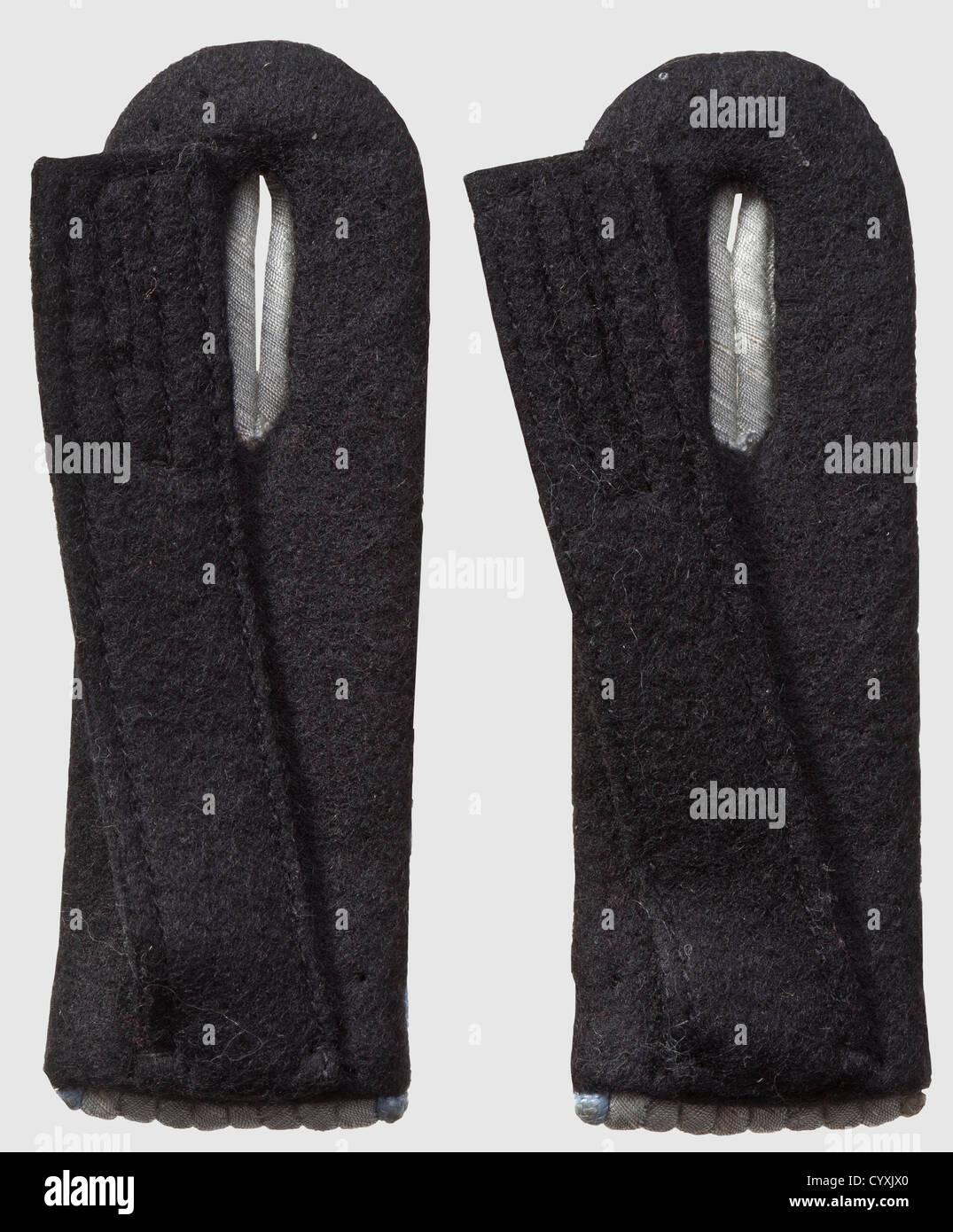 Schulterbretter 'Untersturmführer' Stab 'Reichsführer SS Heinrich Himmler', hellgraue Paspelierung, mit Schlaufe hinten, unveröffentlicht. Sehr selten, historisch, historisch, 1930er, 1930er, 20th Century, Geheimdienst, Sicherheitsdienste, Sicherheitsdienste, Polizei, bewaffneter Dienst, bewaffnete Dienste, NS, Nationalsozialismus, Nationalsozialismus, Drittes Reich, Deutsches Reich, Deutschland, Utensil, Ausrüstungsgegenstände, Utensilien, Objekt, Objekte, Stills, Ausschneiden, Ausschneiden, Ausschneiden, Ausschneiden, Faschismus, Faschismus, Nationalsozialisten, Nazi, Nazi-Zeit, Uniformen nicht verfügbar Stockfoto