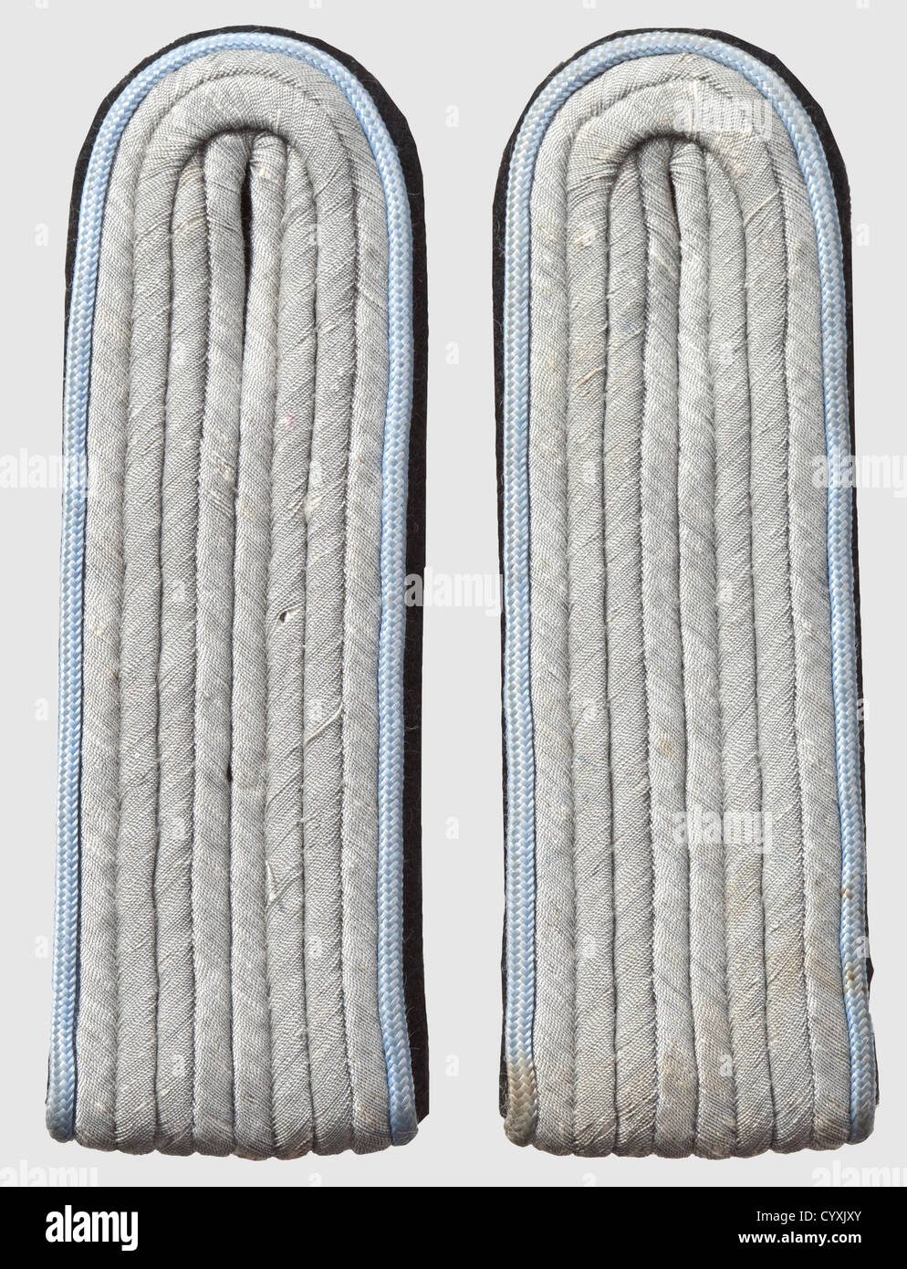 Schulterbretter 'Untersturmführer' Stab 'Reichsführer SS Heinrich Himmler', hellgraue Paspelierung, mit Schlaufe hinten, unveröffentlicht. Sehr selten, historisch, historisch, 1930er, 1930er, 20th Century, Geheimdienst, Sicherheitsdienste, Sicherheitsdienste, Polizei, bewaffneter Dienst, bewaffnete Dienste, NS, Nationalsozialismus, Nationalsozialismus, Drittes Reich, Deutsches Reich, Deutschland, Utensil, Ausrüstungsgegenstände, Utensilien, Objekt, Objekte, Stills, Ausschneiden, Ausschneiden, Ausschneiden, Ausschneiden, Faschismus, Faschismus, Nationalsozialisten, Nazi, Nazi-Zeit, Uniformen nicht verfügbar Stockfoto