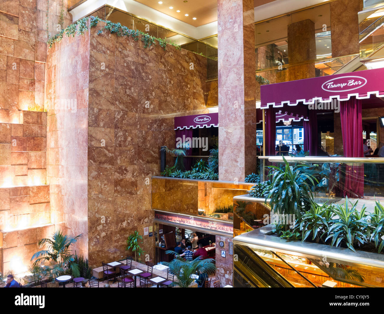 Öffentlichen Raum Atrium, Trump Tower, New York Stockfoto