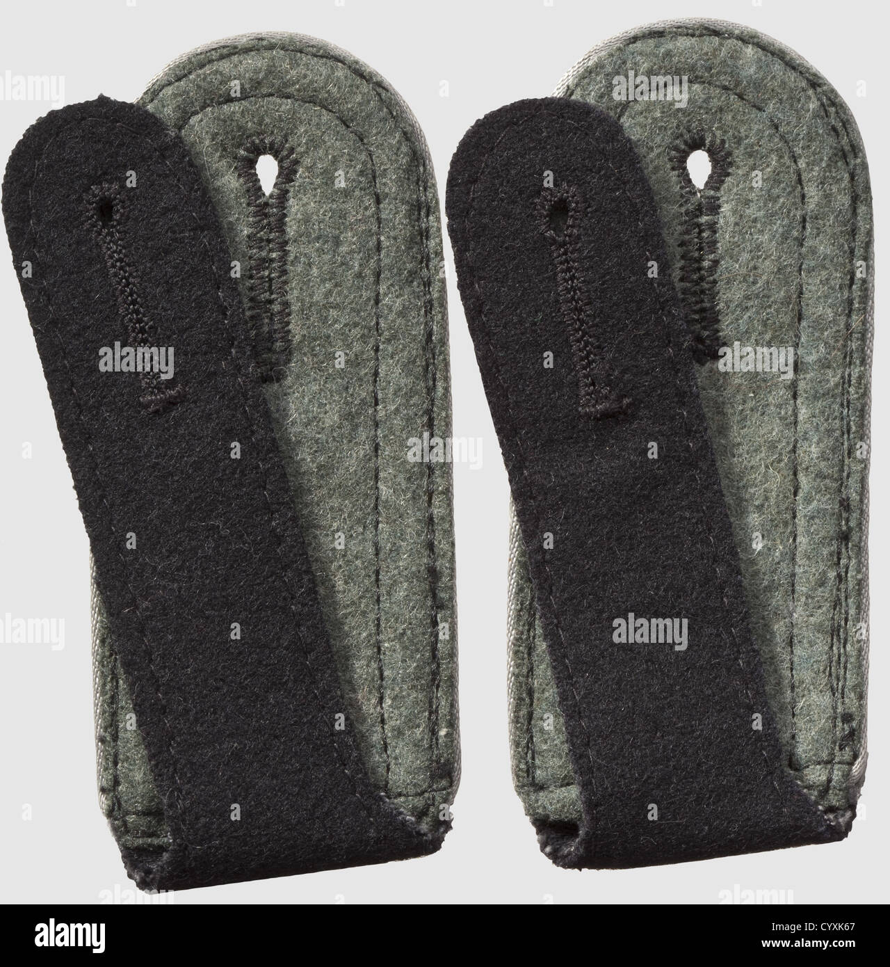 Schulterbretter 'Unterscharführer' Stab 'Reichsführer SS Heinrich Himmler', hellgraue Paspelierung, mit Schlaufe hinten, unveröffentlicht. Sehr selten, historisch, historisch, 1930er, 1930er, 20th Century, Geheimdienst, Sicherheitsdienste, Sicherheitsdienste, Polizei, bewaffneter Dienst, bewaffnete Dienste, NS, Nationalsozialismus, Nationalsozialismus, Drittes Reich, Deutsches Reich, Deutschland, Utensil, Ausrüstungsgegenstände, Utensilien, Objekt, Objekte, Stills, Ausschneiden, Ausschneiden, Ausschneiden, Ausschneiden, Faschismus, Faschismus, Nationalsozialisten, Nazi, Nazi-Zeit, Uniformen nicht verfügbar Stockfoto