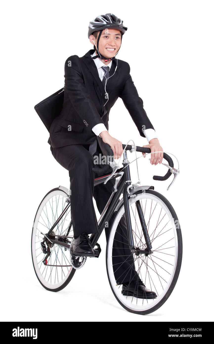 Glückliche junge Geschäftsmann mit dem Rad zur Arbeit Stockfoto