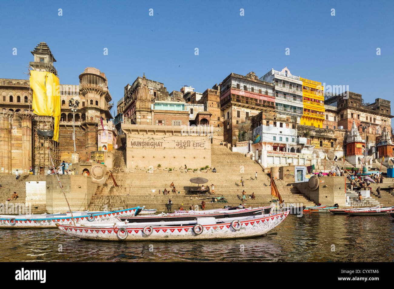 Indien, Uttar Pradesh, Benares, Anzeigen von Munshi Ghat Stockfoto