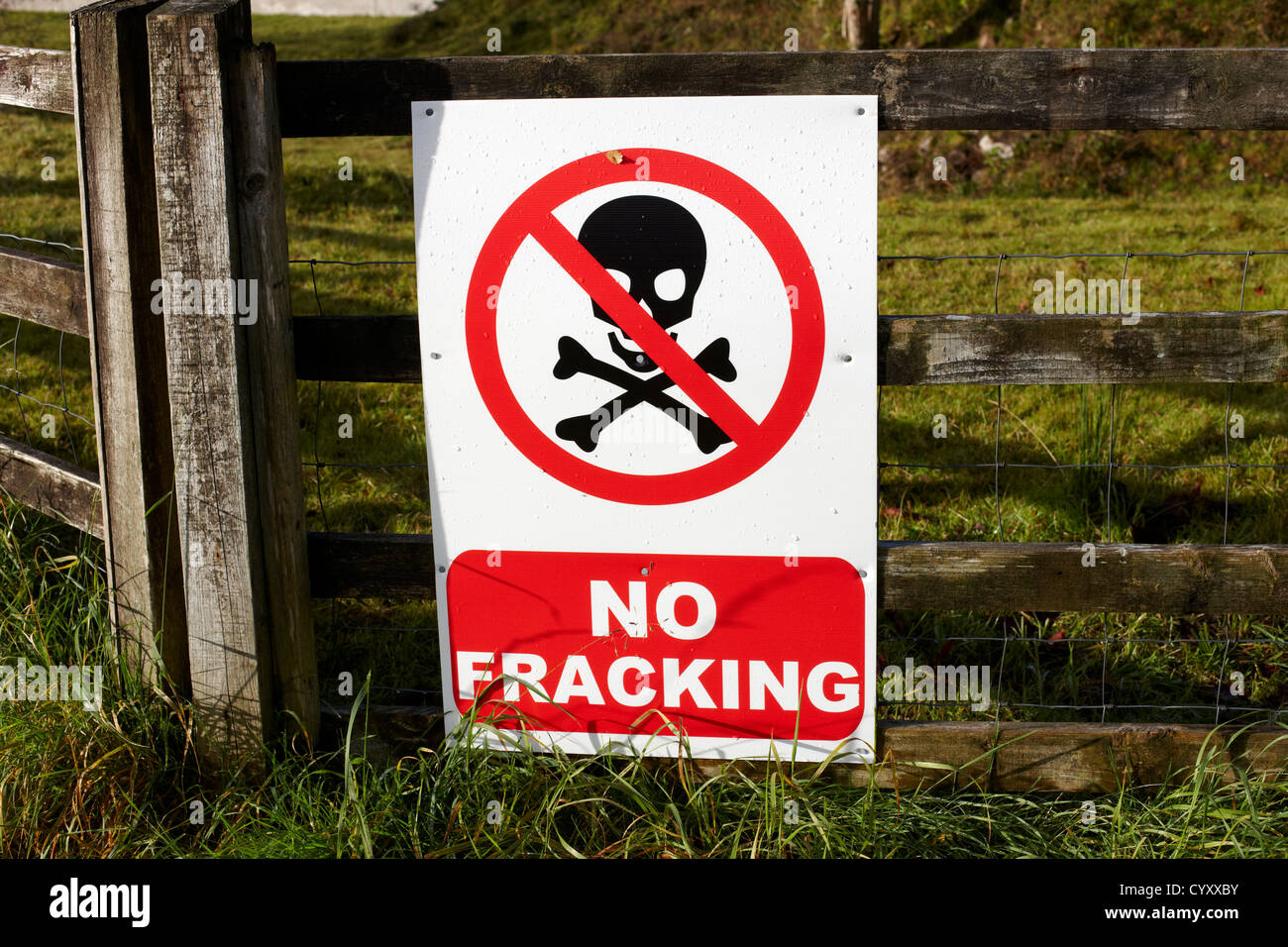 keine Fracking-Protest-Plakate auf einem Bauern Feld Grafschaft Fermanagh Nordirland Vereinigtes Königreich Stockfoto
