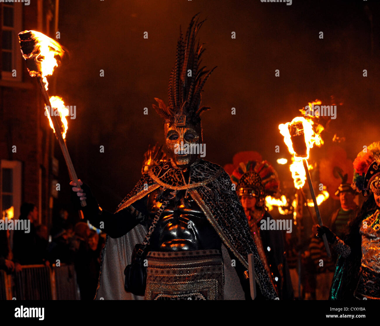 Traditionelle Lagerfeuer Nacht feiern in der Stadt von Lewes sind eines der größten und berühmtesten im Land Stockfoto