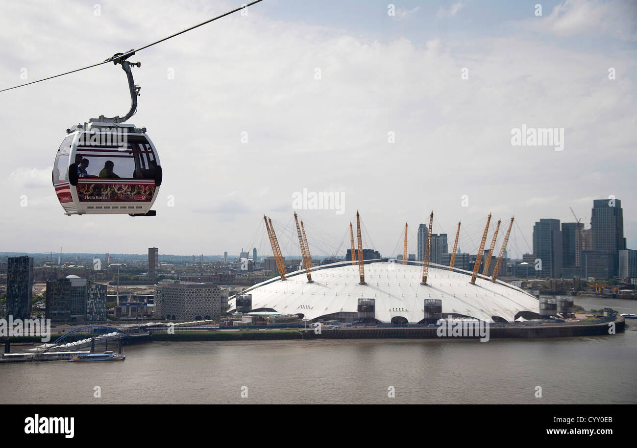 Blick vom Emirates Airline Seilbahn mit O2 Millennium Dome sichtbar Al Imarat Arabiyyah Muttahidah Automobil Automotive Stockfoto