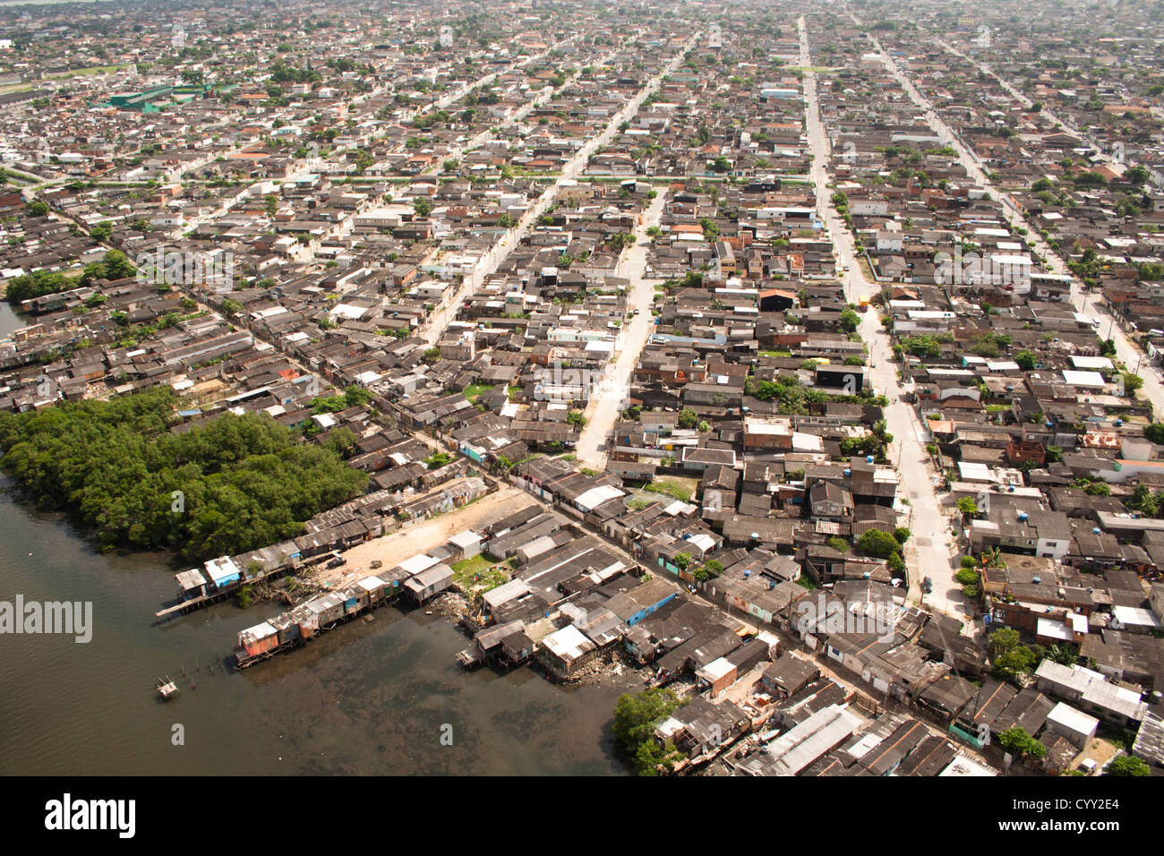Luftaufnahme von Mexiko 70 Favela Slum in São Vicente, São Paulo Zustand Ufer, Brasilien Stockfoto